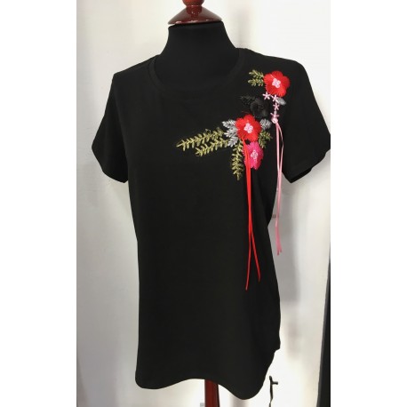 camiseta-bordada-negra