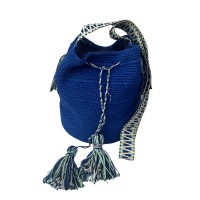 Bolso bombonera azul de crochet 