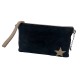 Bolso de piel negro con estrella y correa bandolera