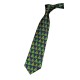 Corbata navideña azul marino con árboles decorados y motivos festivos